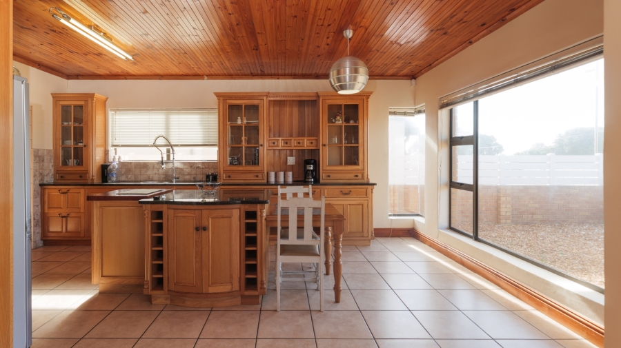 5 Bedroom Property for Sale in Oceanview Heights Western Cape